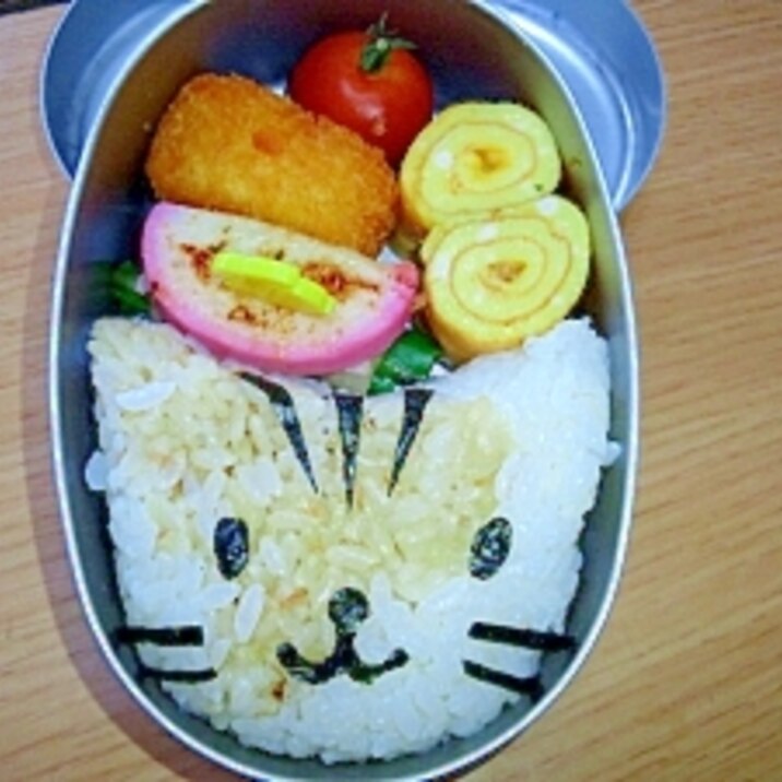 園児のお弁当「我が家の三毛猫べんとう」